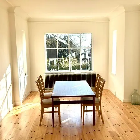 Near Lousiana Villa Humlebaek